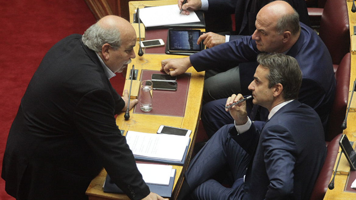 Μεταξύ... Ταλιμπάν, εξεταστικών και ΟΑΣΘ μαίνεται η πολιτική κόντρα