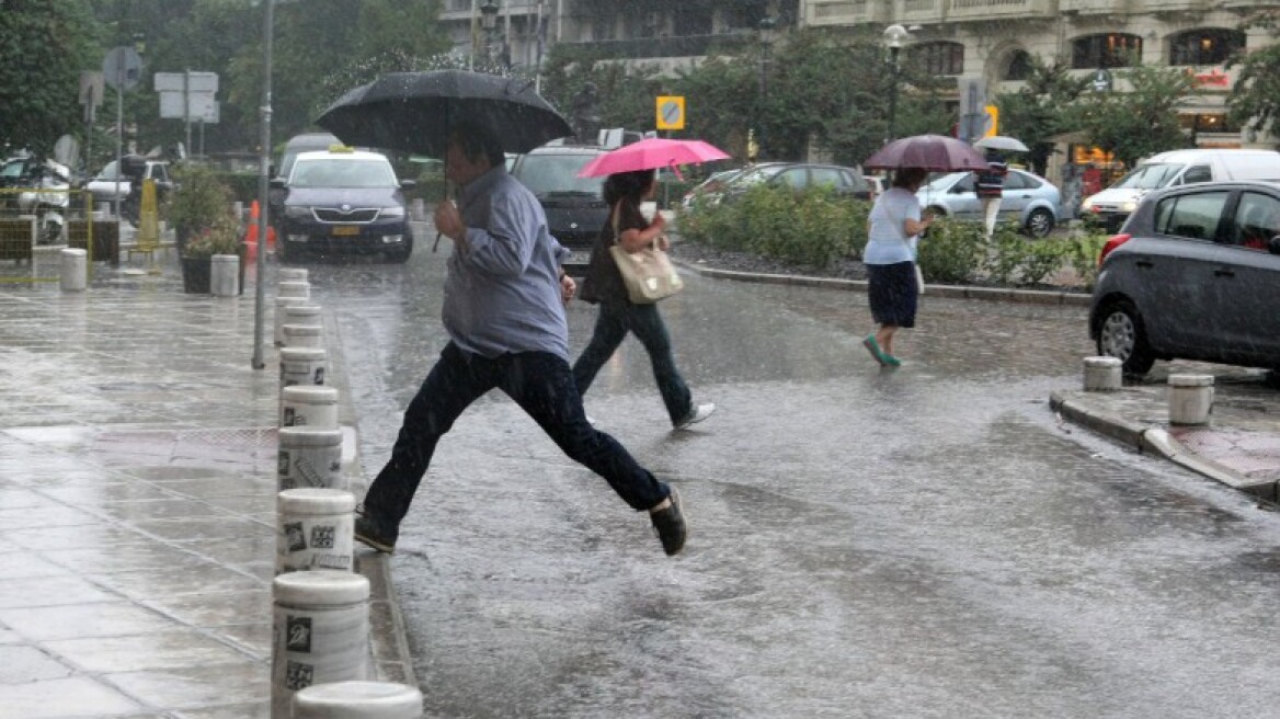 Υποχωρεί η ζέστη, έρχονται καταιγίδες