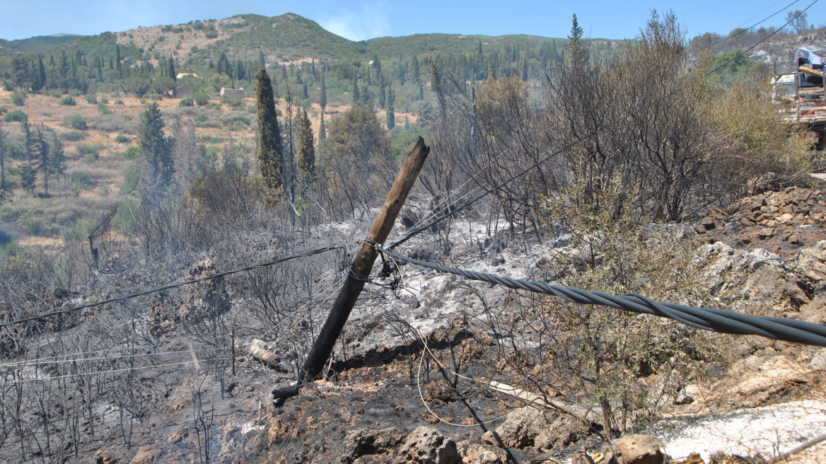 Καλύτερη εικόνα σε Ζάκυνθο, Κάλαμο, Ηλεία: Χωρίς ενεργά μέτωπα οι φωτιές
