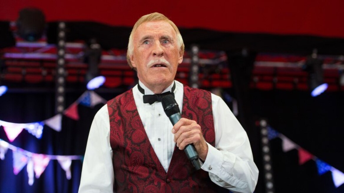 Πέθανε ο διάσημος Βρετανός παρουσιαστής σερ Μπρους Φορσάιθ 