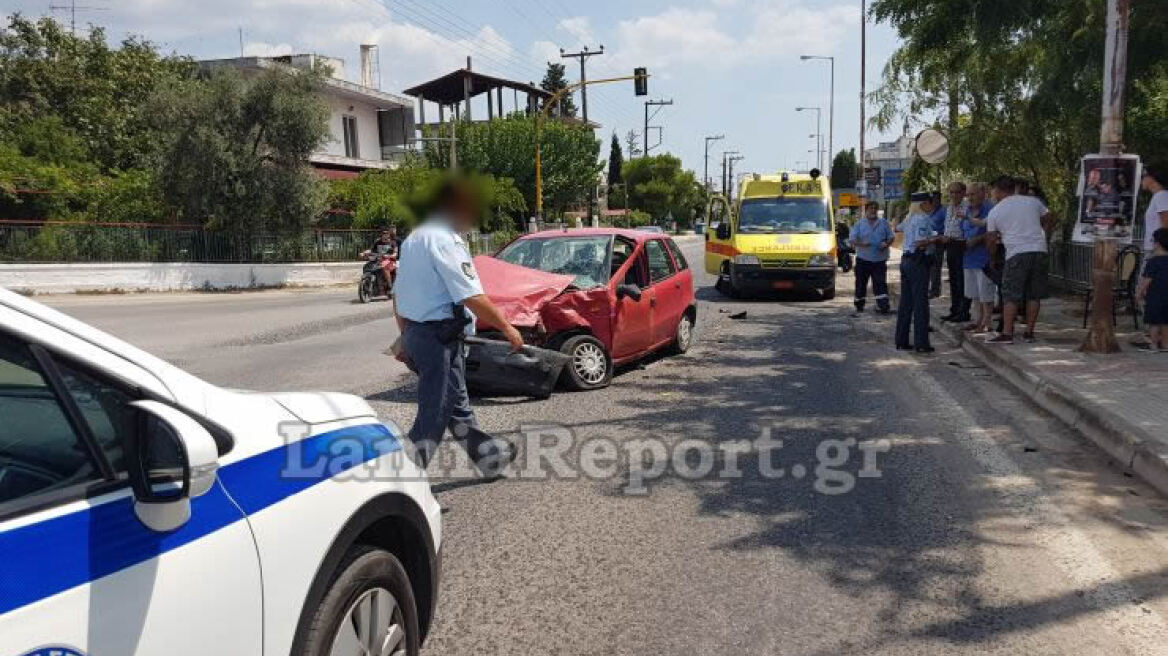 Λαμία: Φορτηγάκι πέρασε με κόκκινο και σκόρπισε τον τρόμο