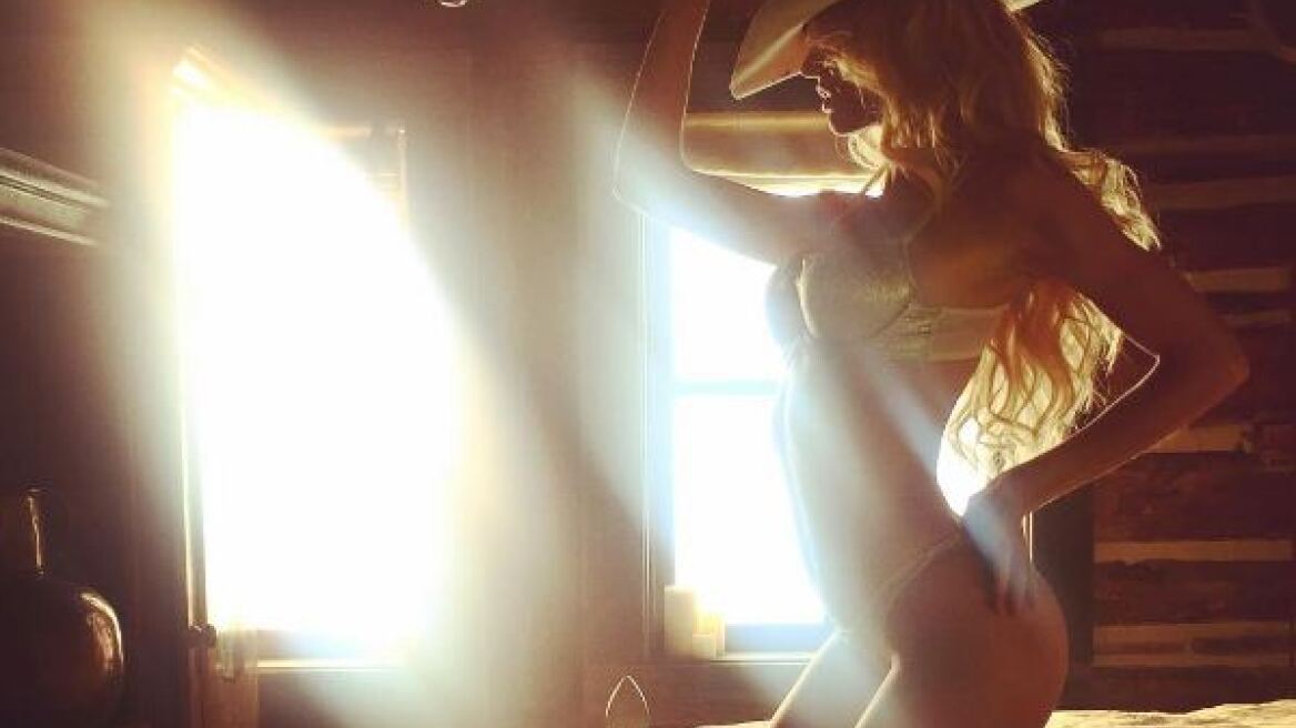 Η πιο σέξι καουμπόισσα είναι η  Candice Swanepoel!