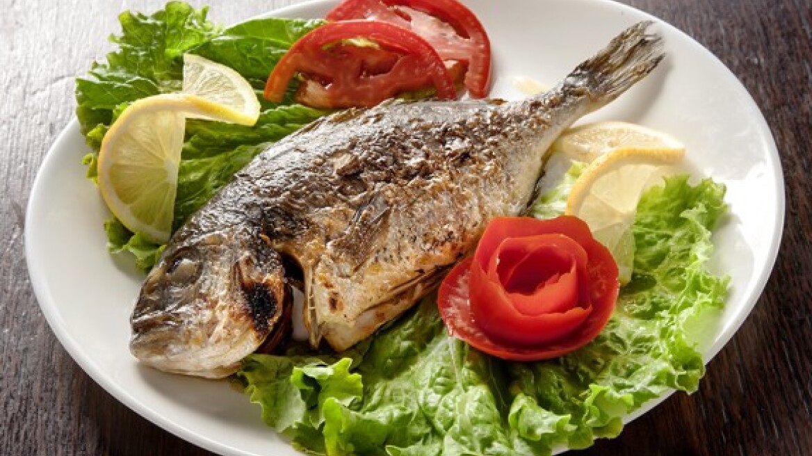 Πώς να ξεχωρίσεις το φρέσκο ψάρι στην ταβέρνα