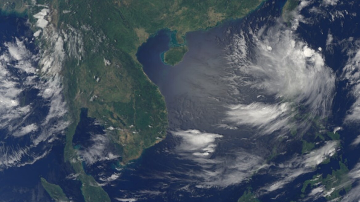 Κίνα: Προ των πυλών ο τυφώνας «Χάτο» - Ο 13ος που χτυπά τη χώρα φέτος