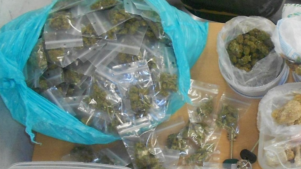 Ναύπλιο: Ανήλικος συνελήφθη με πλαστά ευρώ και χασίς 