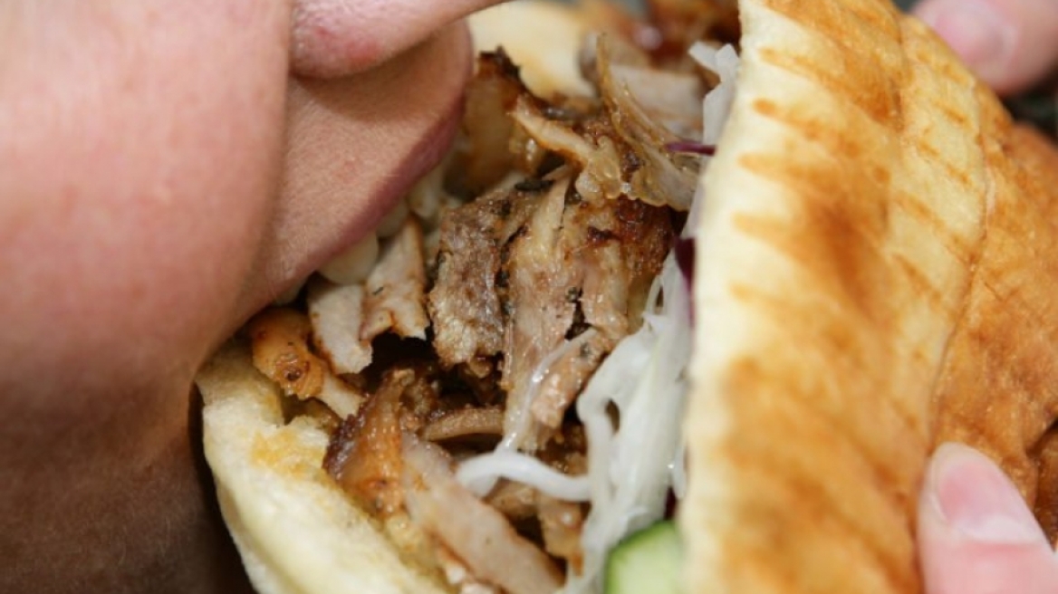 Ένας στους τρεις χορτοφάγους τρώνε κρέας όταν είναι μεθυσμένοι