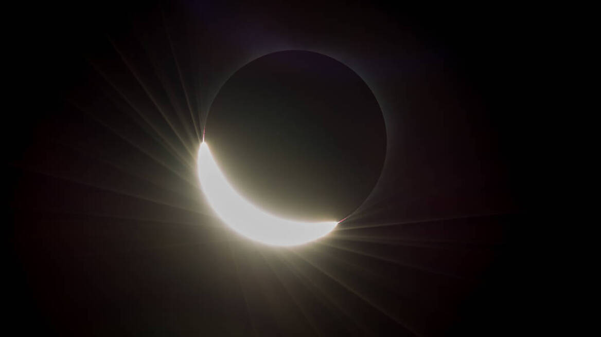 Εκπληκτικές εικόνες της NASA από την ολική έκλειψη ηλίου