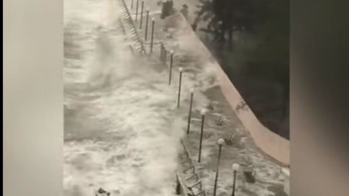 Κίνα: Ο τυφώνας Χάτο «σαρώνει» τα νότια της χώρας