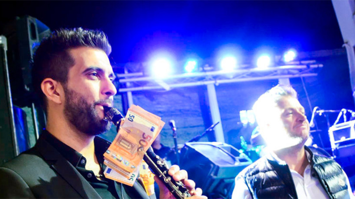 Ηλεία: «Μεράκλωσε» σε πανηγύρι και κρέμασε 1000 ευρώ σε κλαρίνο - Δείτε βίντεο!