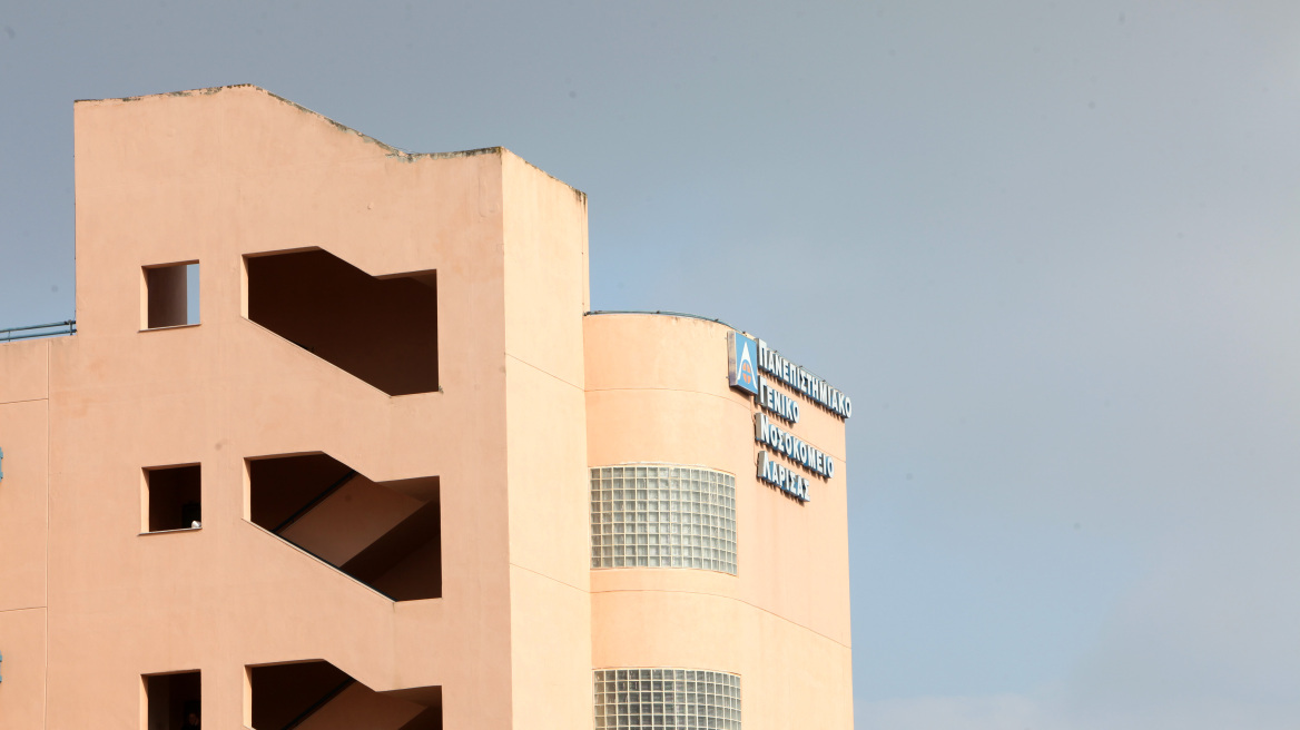 Λάρισα: Σε σταθερή κατάσταση το κοριτσάκι που καταπλακώθηκε από την καγκελόπορτα