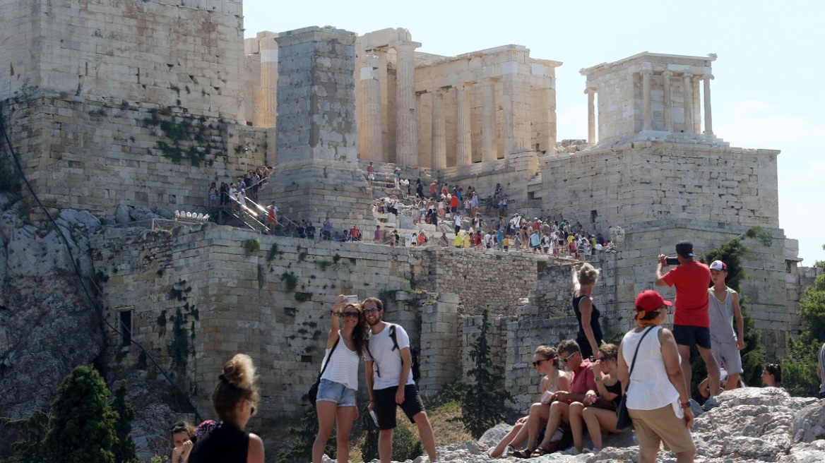 Θετικά στοιχεία για τον τουρισμό -  Αυξήθηκαν τα έσοδα τον Ιούνιο
