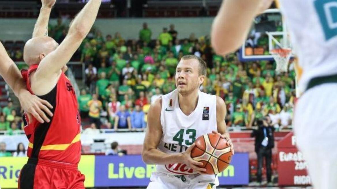 Σοκ στον Παναθηναϊκό: Ο Λεκαβίτσιους έσπασε το πόδι του