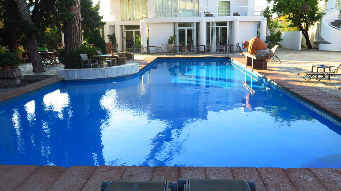 «Βουλιάζουν» τα νησιά του Αιγαίου από Τούρκους που αφήνουν έως και 250 ευρώ το άτομο