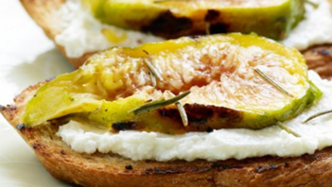 Μπρουσκέτα με κατίκι και αρωματισμένα σύκα