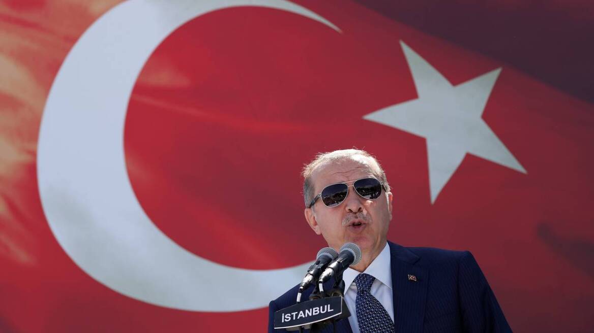  Detained U.S. minister faces new charges in Turkey