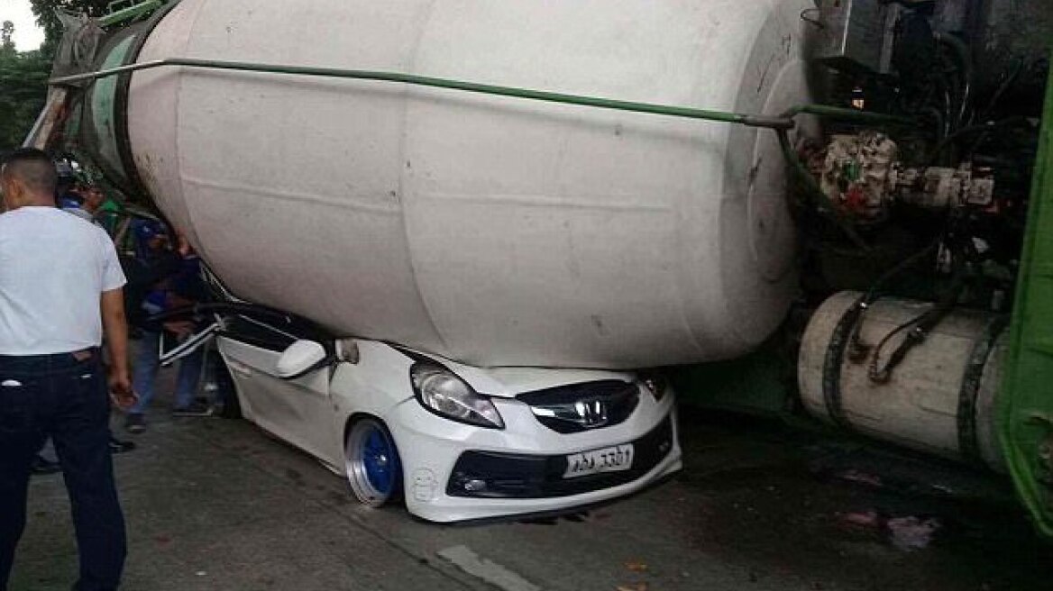 Απίστευτο: Μπετονιέρα έκανε χαλκομανία ΙΧ αλλά 3 παιδιά και η μητέρα τους σώθηκαν