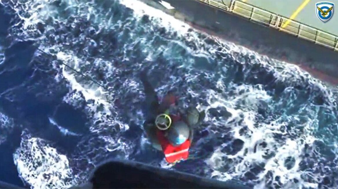 Amazing video of Super Puma rescue operation at Sea (video)