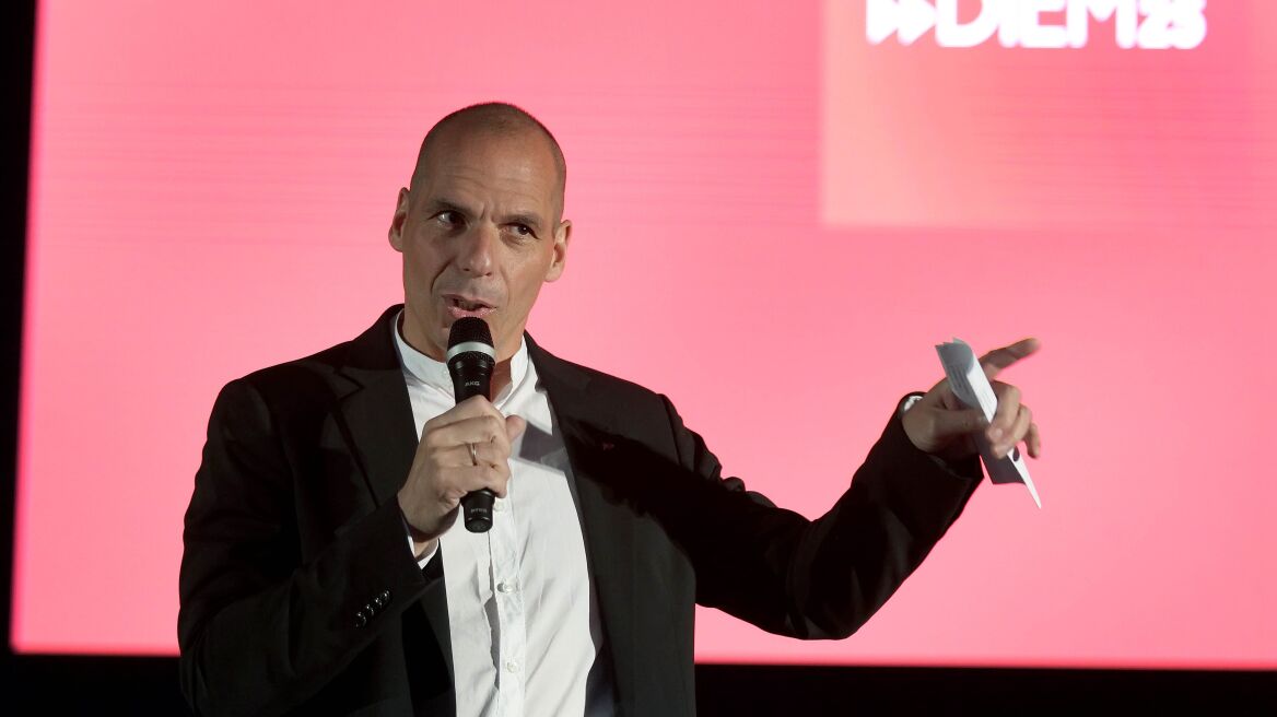 Wall Street Journal: Εν όψει Brexit, βρετανοί υπουργοί διαβάζουν... Βαρουφάκη