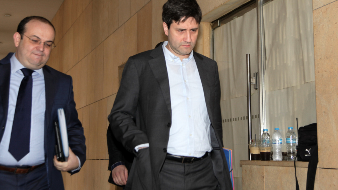 Κορυφαίοι υπουργοί αγνοούν τον Χουλιαράκη και επιμένουν στις σπατάλες