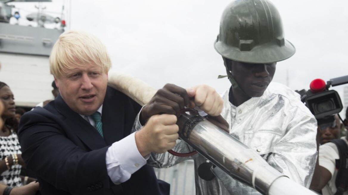 Βίντεο: Ο Βρετανός ΥΠΕΞ το έπαιξε «Ράμπο» και «κυνήγησε» πειρατές στη Νιγηρία