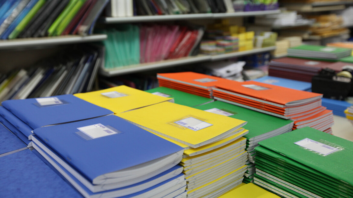 Χιλιάδες τα σχολικά είδη στο «Πλαίσιο»