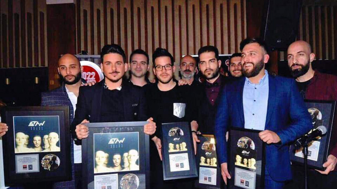 Ο αστυνομικός που γράφει στίχους για τον Σταν και τον Νίνο