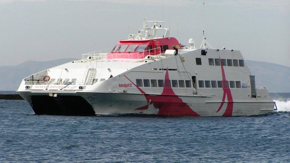 SeaJet2 crashes into pier at Sifnos port