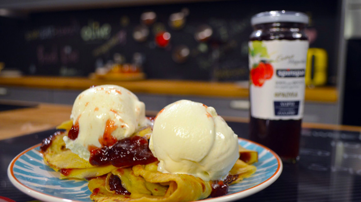 Κρέπες με μαρμελάδα φράουλα και παγωτό