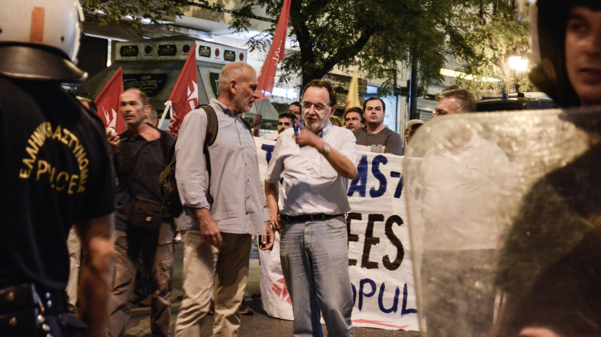 Λαφαζάνης: Άγρια επίθεση από τα ΜΑΤ σε βάρος μας