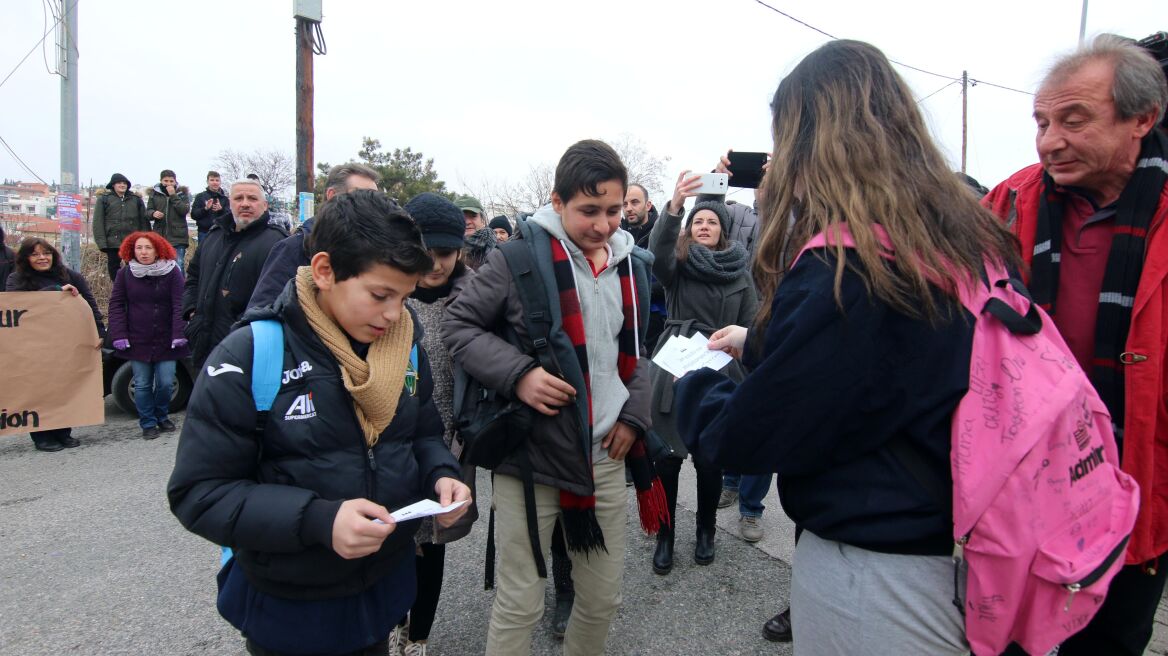 Στα θρανία από Δευτέρα 6.000 προσφυγόπουλα