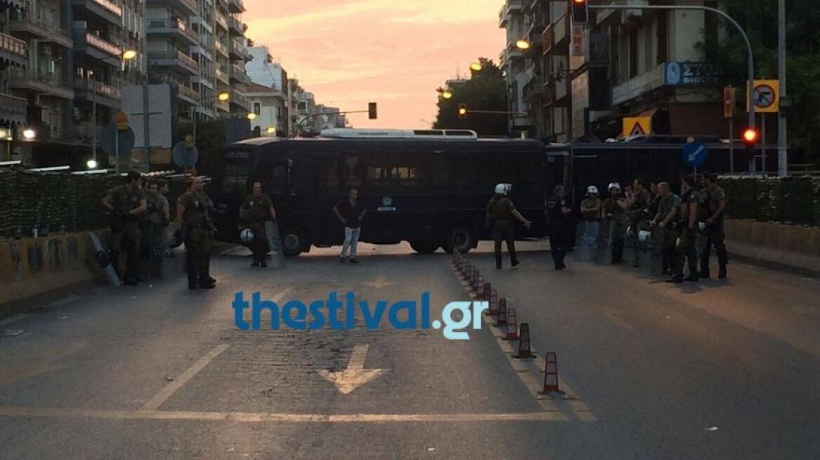 Θεσσαλονίκη: Μπλόκο των ΜΑΤ στην πορεία των αντιεξουσιαστών