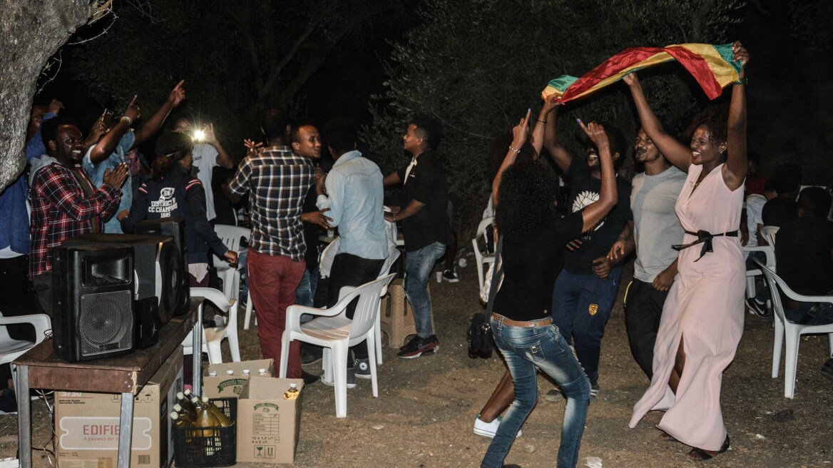 Ευτυχές το έτος... 2010: Τη δική τους Πρωτοχρονιά γιόρτασαν οι Αιθίοπες πρόσφυγες στη Μόρια