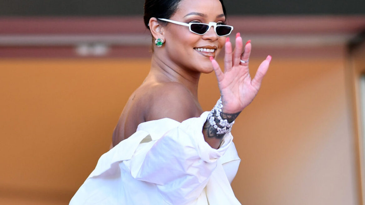 H Rihanna μόλις παρουσίασε flip-flops με τακούνια