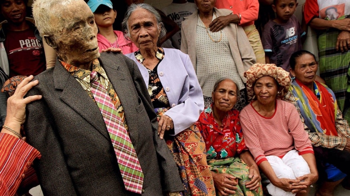 Αυτό είναι το χωριό των «ζωντανών νεκρών»