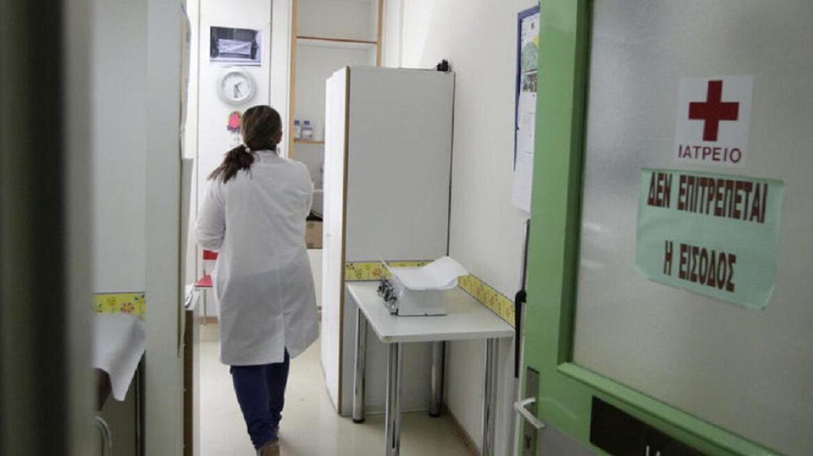 Φιάσκο οι Τοπικές Μονάδες Υγείας: Για 1.195 θέσεις γιατρών έγιναν μόλις 600 αιτήσεις
