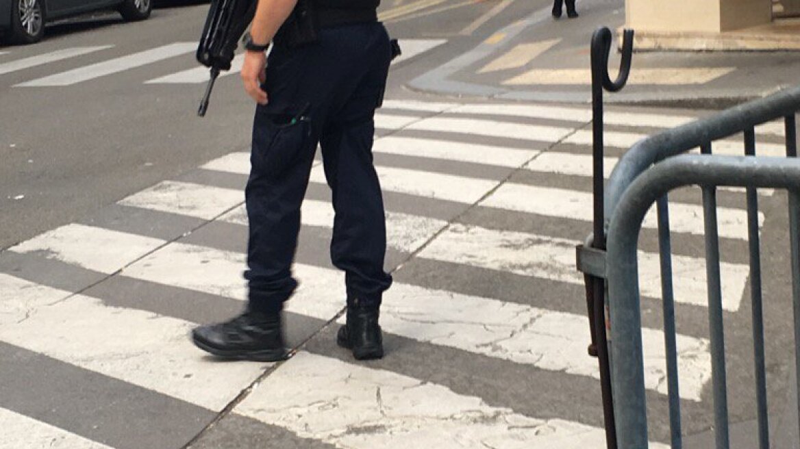 Επίθεση με μαχαίρι σε στρατιώτη στο Παρίσι