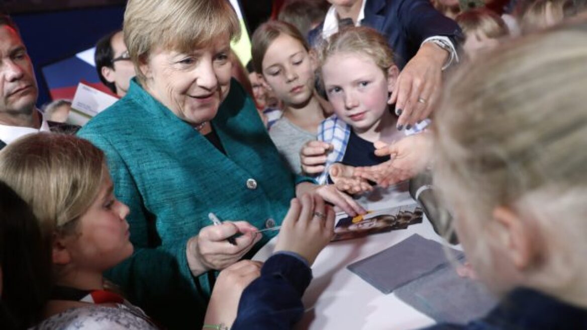 Μία διαφορετική συνέντευξη για τη Μέρκελ: Το πρώτο δόντι που της έπεσε, το ποδόσφαιρο και οι... πατάτες 