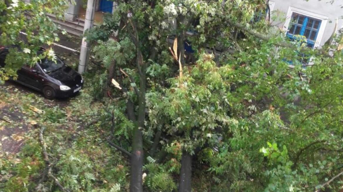Ρουμανία: Δείτε βίντεο σφοδρής καταιγίδας με οκτώ θύματα