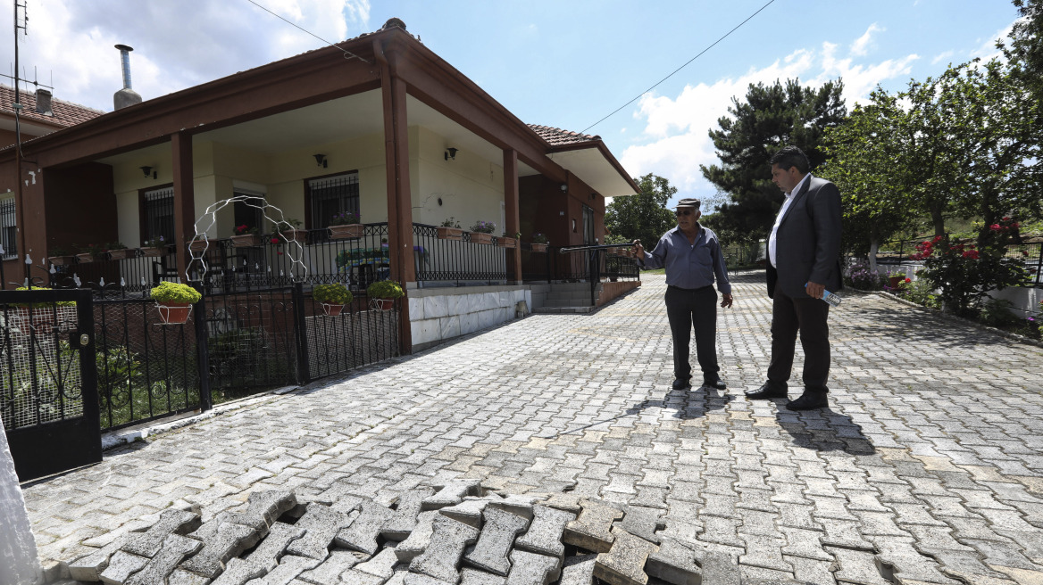 Απαλλοτρίωση «εδώ και τώρα» ζητούν οι κάτοικοι των Αναργύρων μετά την κατολίσθηση της ΔΕΗ