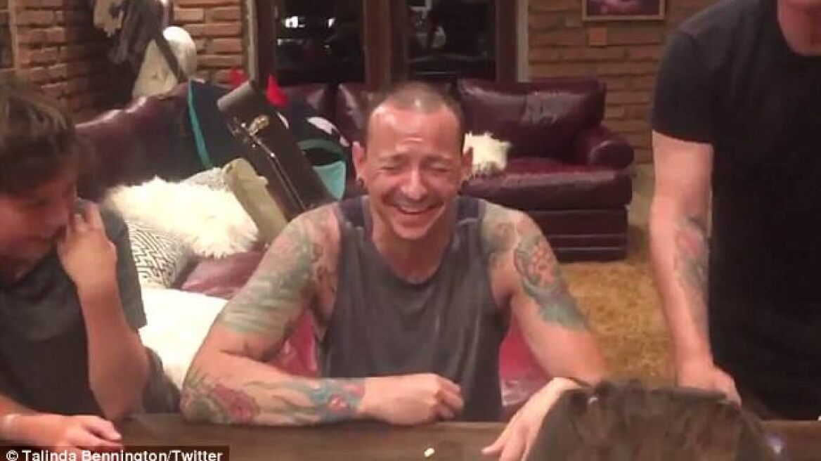 Βίντεο: Ο τραγουδιστής των Linkin Park ευτυχισμένος, λίγες ώρες πριν κρεμαστεί...