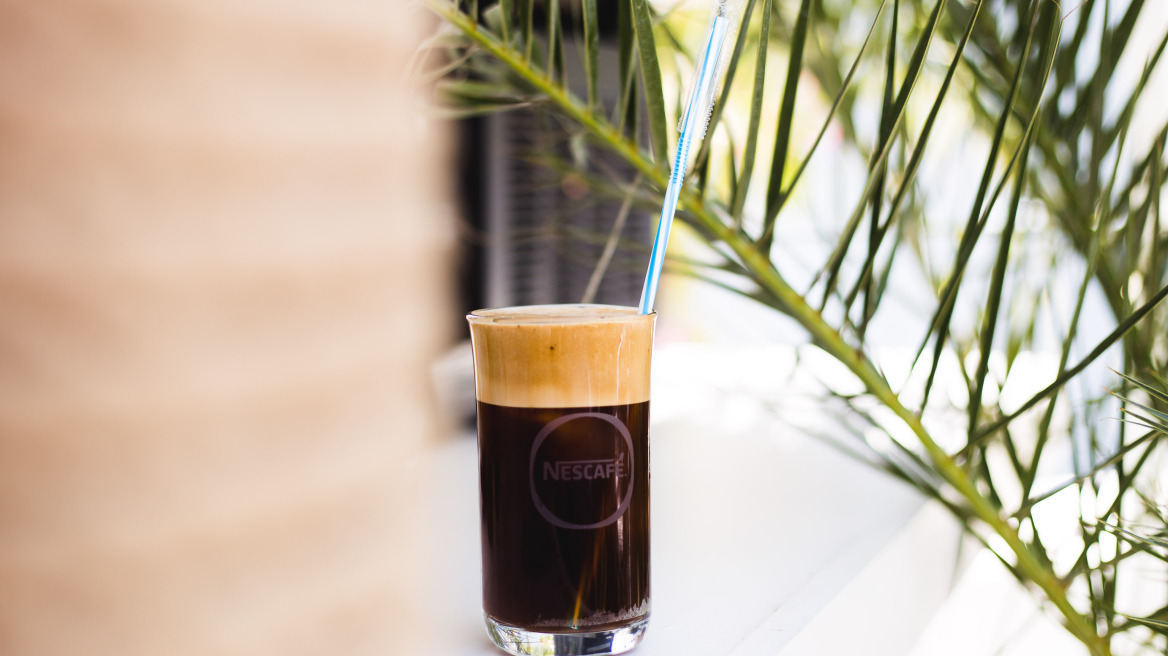 Frappé: Έτσι εφευρέθηκε το αγαπημένο ρόφημα των Ελλήνων 