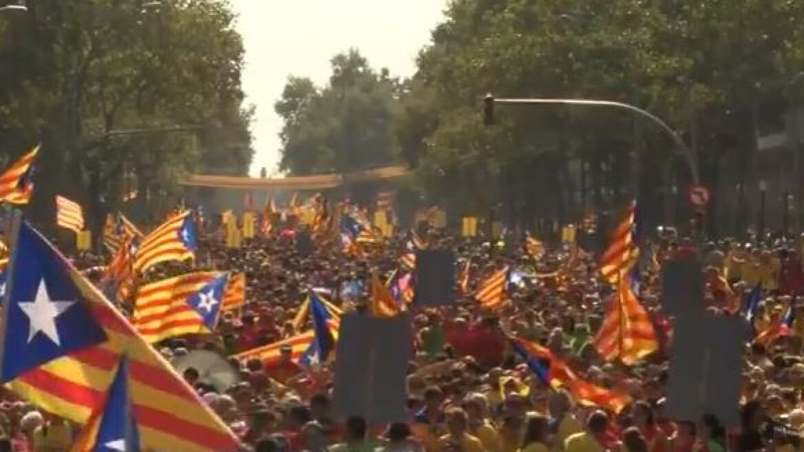 Καταλονία: Έκρυθμη η κατάσταση δύο εβδομάδες πριν από το δημοψήφισμα