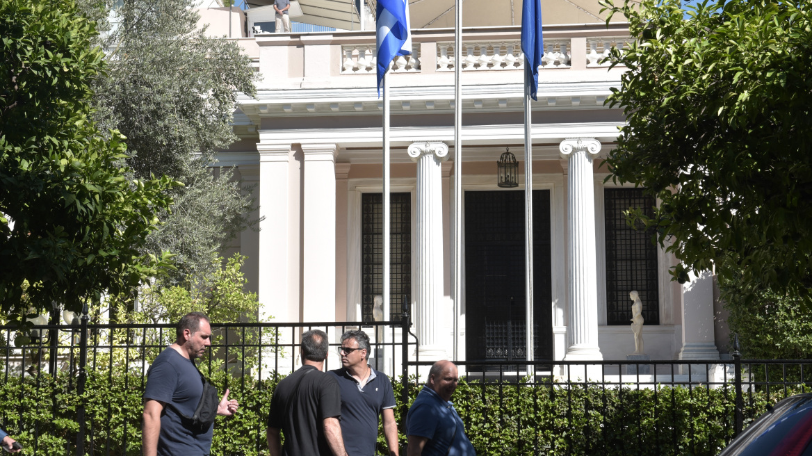 Πολυτραυματίας η κυβέρνηση: Σαρωνικός, ρήγμα με ΑΝΕΛ και συζήτηση για νέα μέτρα!