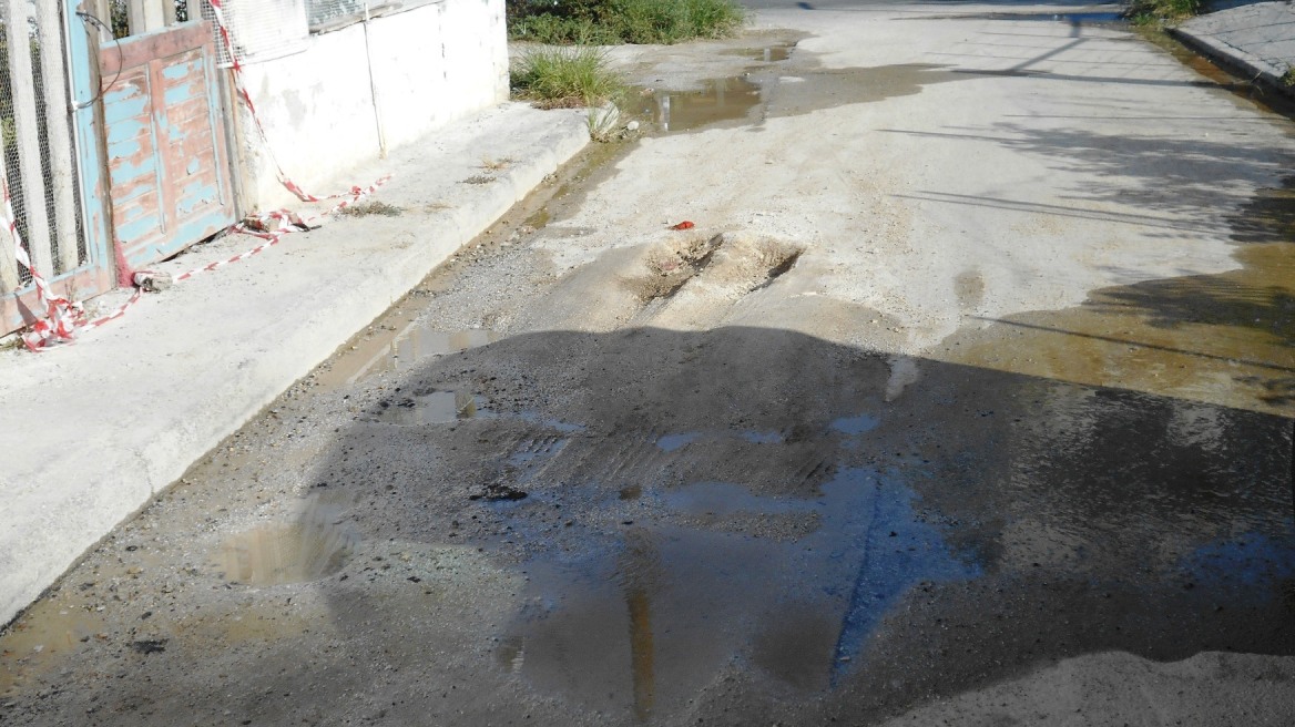 Βόλος: Διαρροές εδώ και... τρία χρόνια σε αγωγό ύδρευσης!