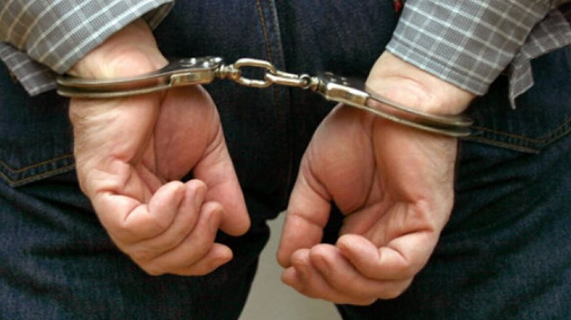 Συνελήφθη 54χρονος επιδειξίας έξω από σχολείο στη Γλυφάδα