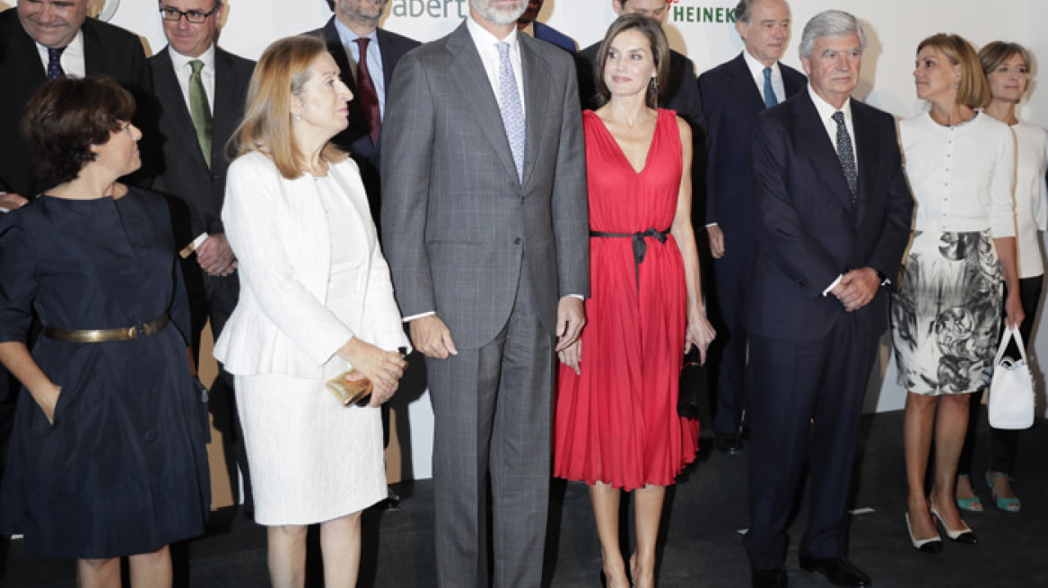 «Φωτιά στα κόκκινα» η βασίλισσα Λετίσια σε κονσέρτο στη Μαδρίτη