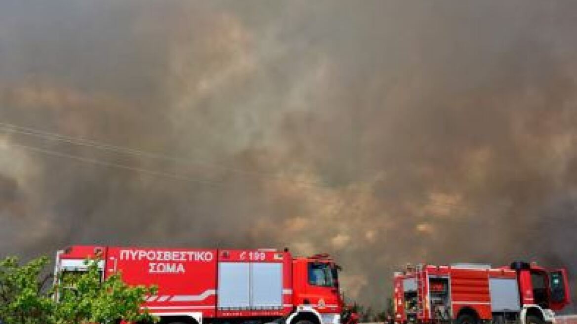 Πυρκαγιά στη Σιντική Σερρών δίπλα στη σιδηροδρομική γραμμή