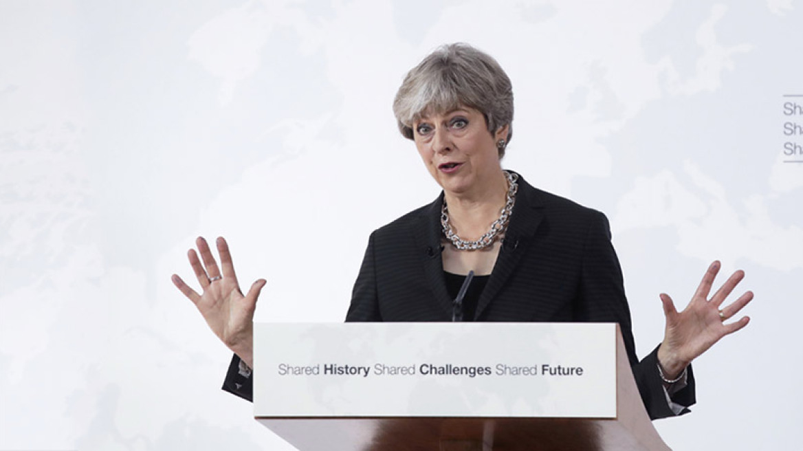 Μεταβατική περίοδο δύο ετών μετά το Brexit ζητά η Μέι