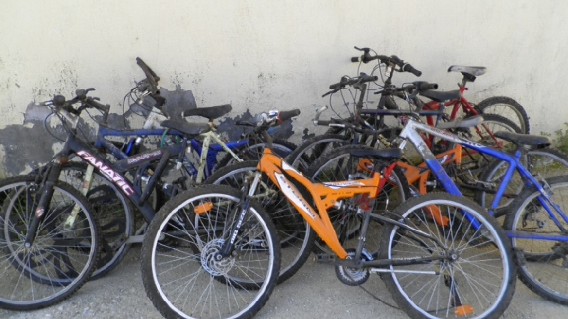 Δεκάδες ποδήλατα στα αζήτητα στην Ασφάλεια Βόλου!