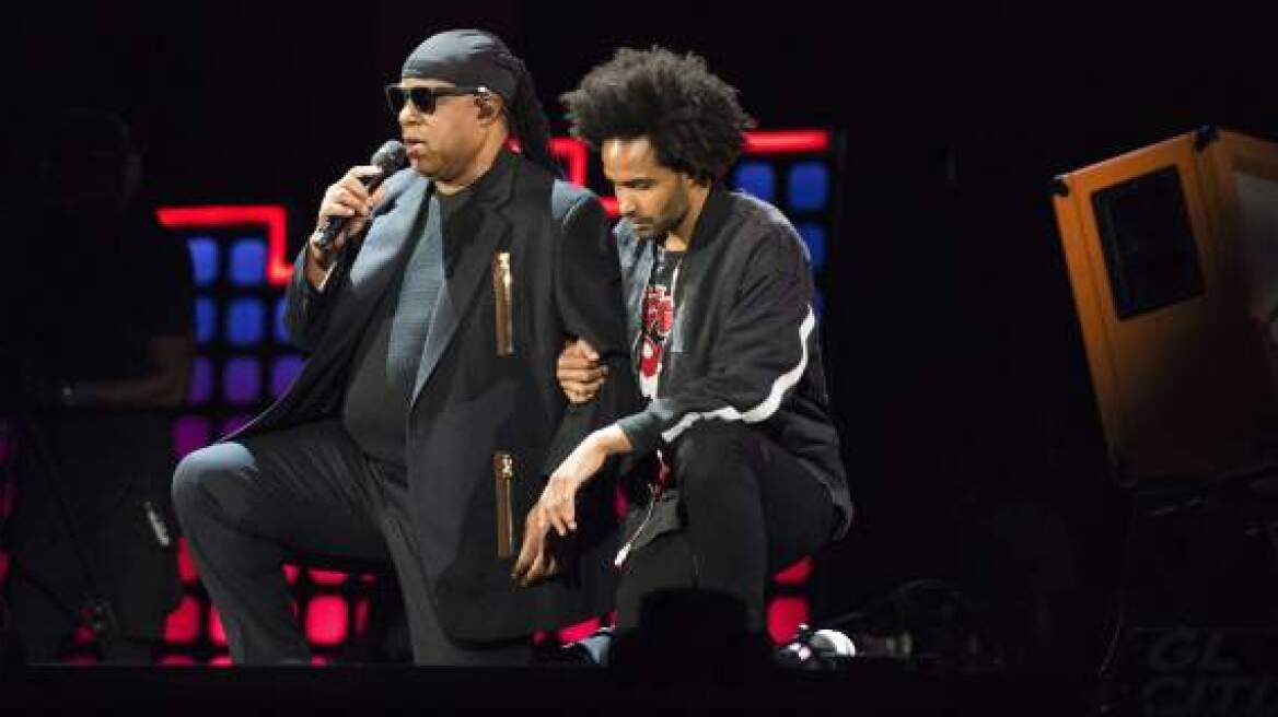 Ο Στίβι Γουόντερ γονάτισε κατά του Ντόναλντ Τραμπ 